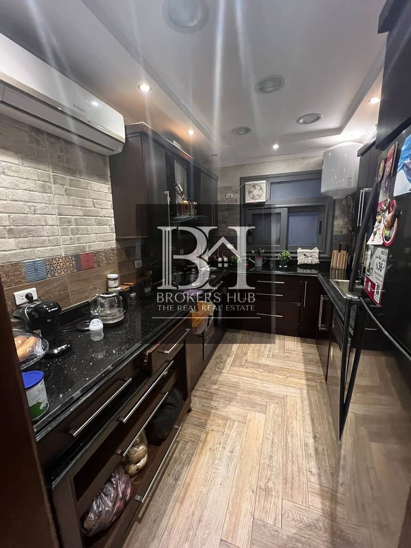 9 b9a15d0f-ac80-4c5f-a684-dae2f28d2440. jpeg