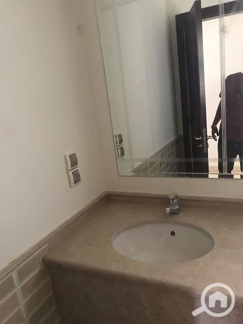 12 2fdafd8b-65df-44f0-8247-6571491d5bc1. jpeg