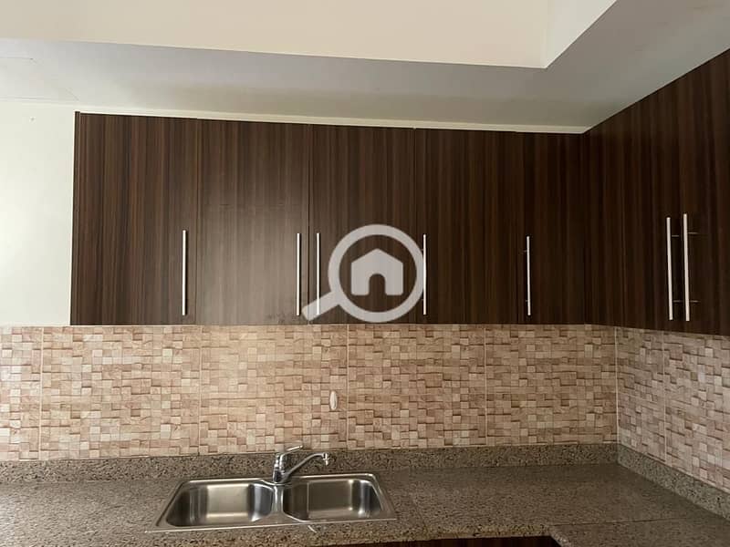 25 4674c085-3bef-459a-92f2-e28c68d3eb13. jpeg