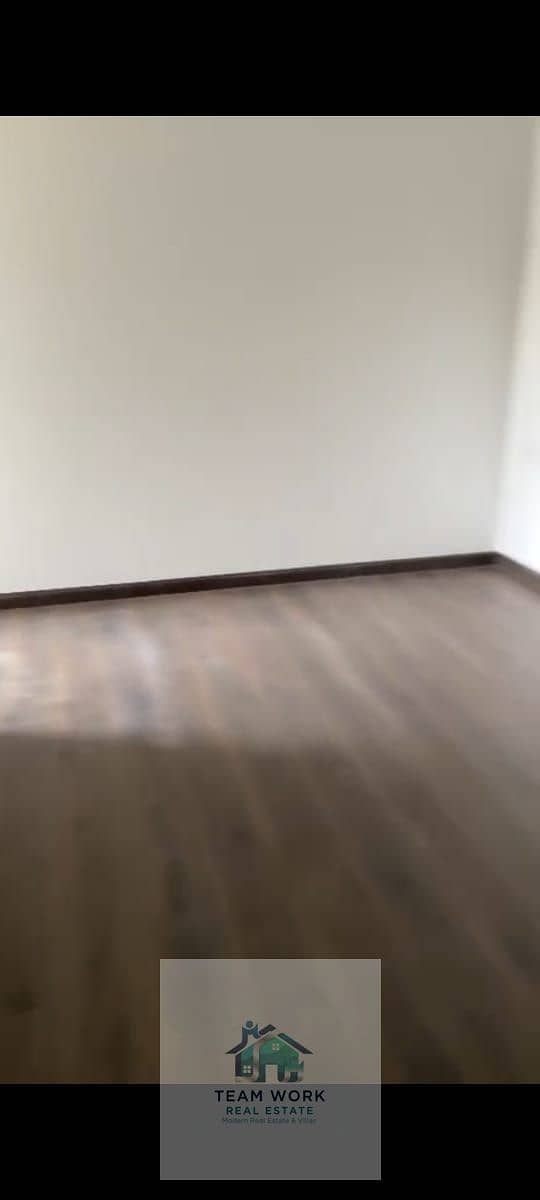 8 c08453f4-6ccb-482a-8397-570f848d5d92. jpg