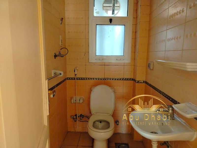 12 c894f5ea-9460-4839-9b0d-5e5f8034fcbb. jpg