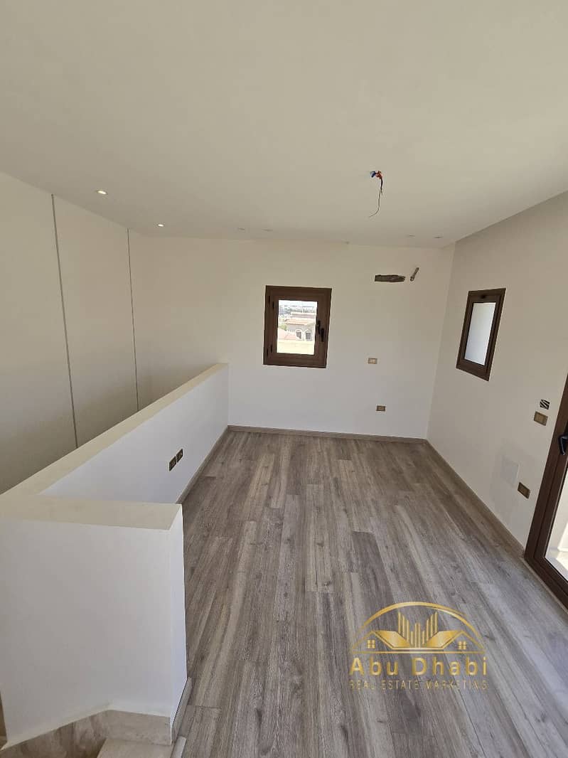 13 ed95f9f1-0631-423b-99f8-660a77c910f5. jpg