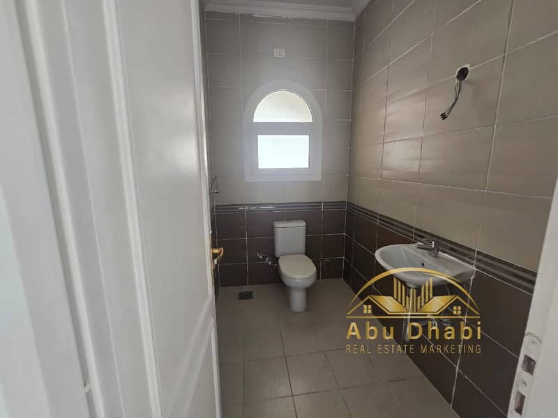 8 542051433_765780659532166_3508618374495408426_n. jpg