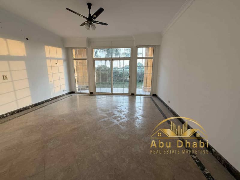 9 6eee8edf-9b95-4f97-a63c-83c371627eb3. jpg