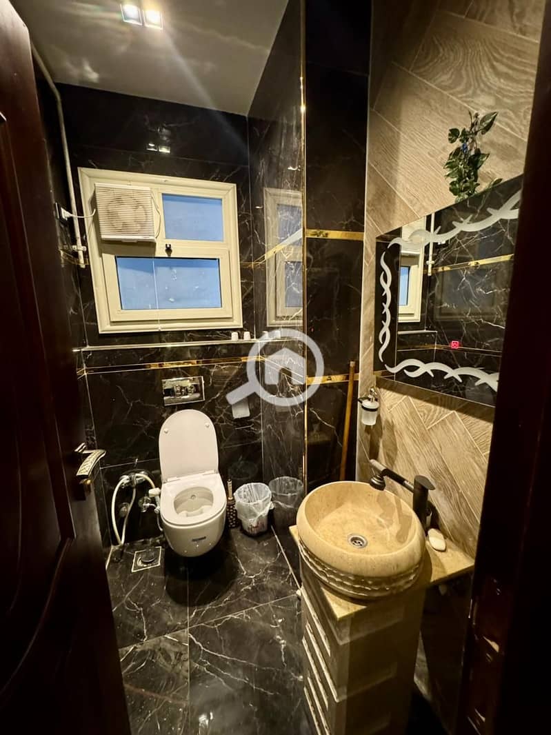 6 a7e4ecaa-481e-4e24-9832-4b839f4e2595. jpg