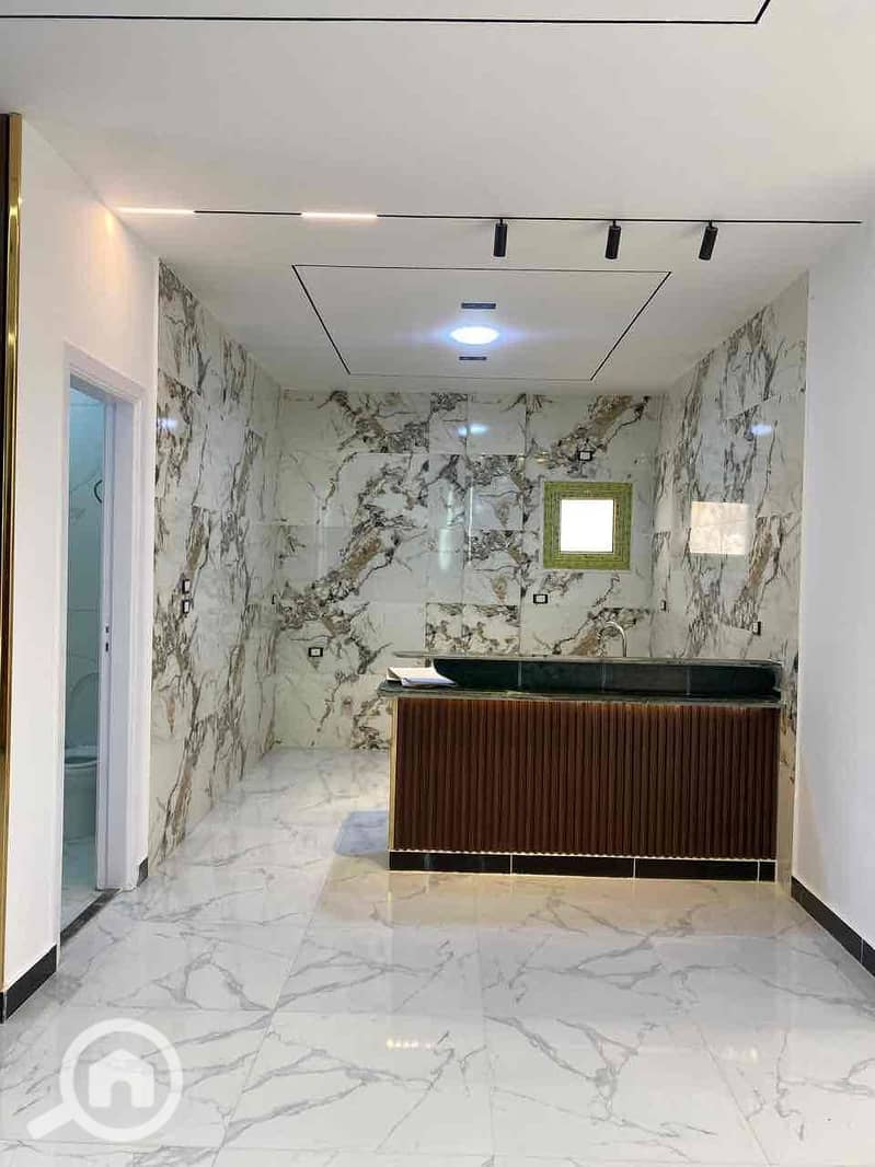 3 fb878935-7029-4072-99cc-3f01d4ce17e5. jpg