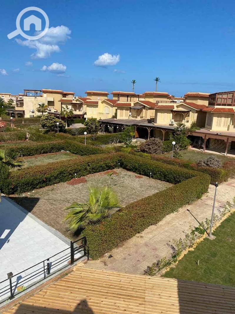 12 533d8f64-2ce0-4832-922b-0a1bb8818d0b. jpg