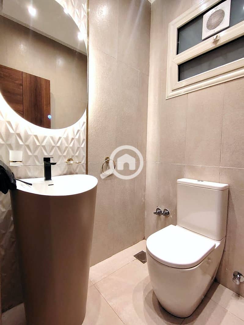 5 WhatsApp Image 2025-11-19 at 21.30. 49_a77ed322. jpg