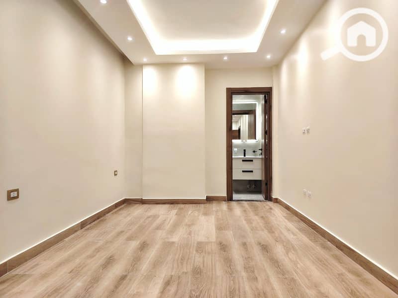 15 WhatsApp Image 2025-11-19 at 21.30. 53_8ec8376a. jpg