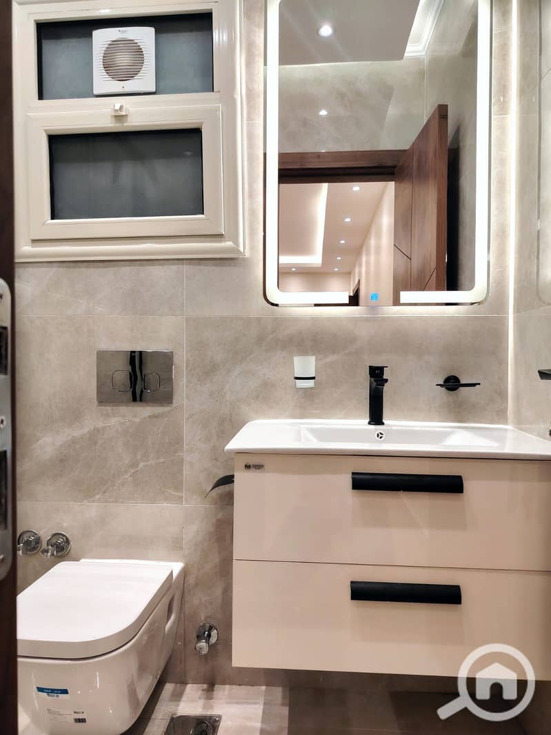 18 WhatsApp Image 2025-11-19 at 21.30. 54_2d8f93de. jpg