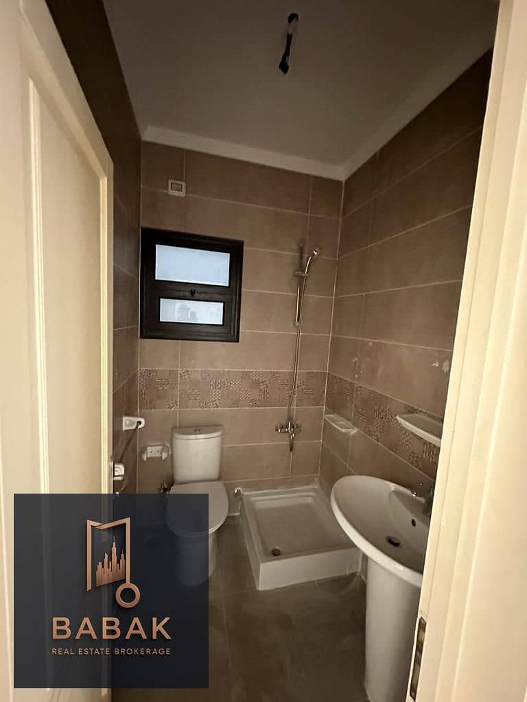 8 WhatsApp Image 2025-11-19 at 22.39. 52_63c2f7aa. jpg