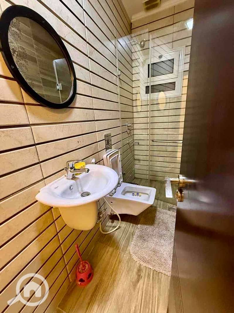 7 eba6193b-d7a9-45e2-8e68-3b6114ba9b1a. jpg