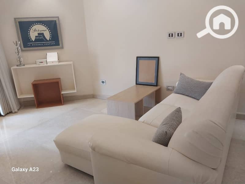 5 104859ff-a5af-4ac7-ab24-e3cc30616ce5. jpeg