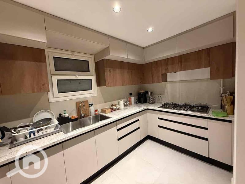 7 fc08c550-699e-4383-a381-859d1b2089a0. jpg