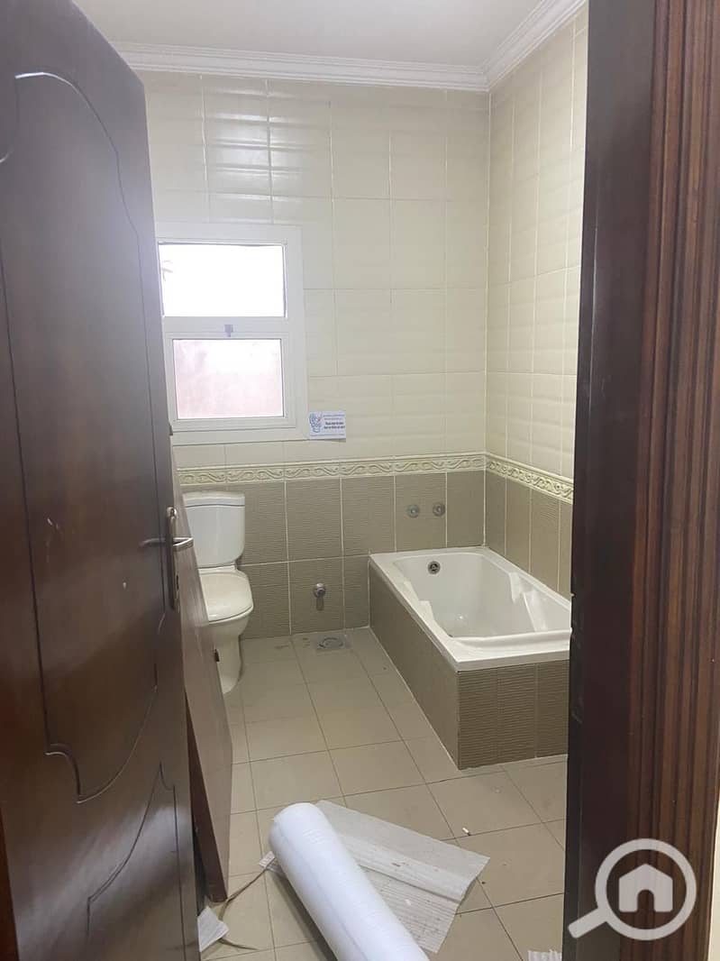 12 39e09bf7-be95-46cf-82f2-e991f8de58c6. jpeg