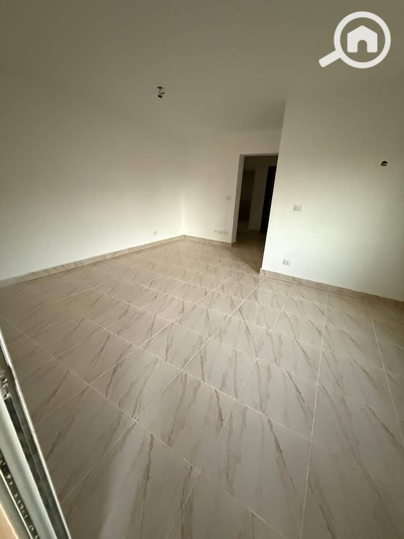 4 5794d267-b041-4496-bb59-2fa86ccad6ca. jpg