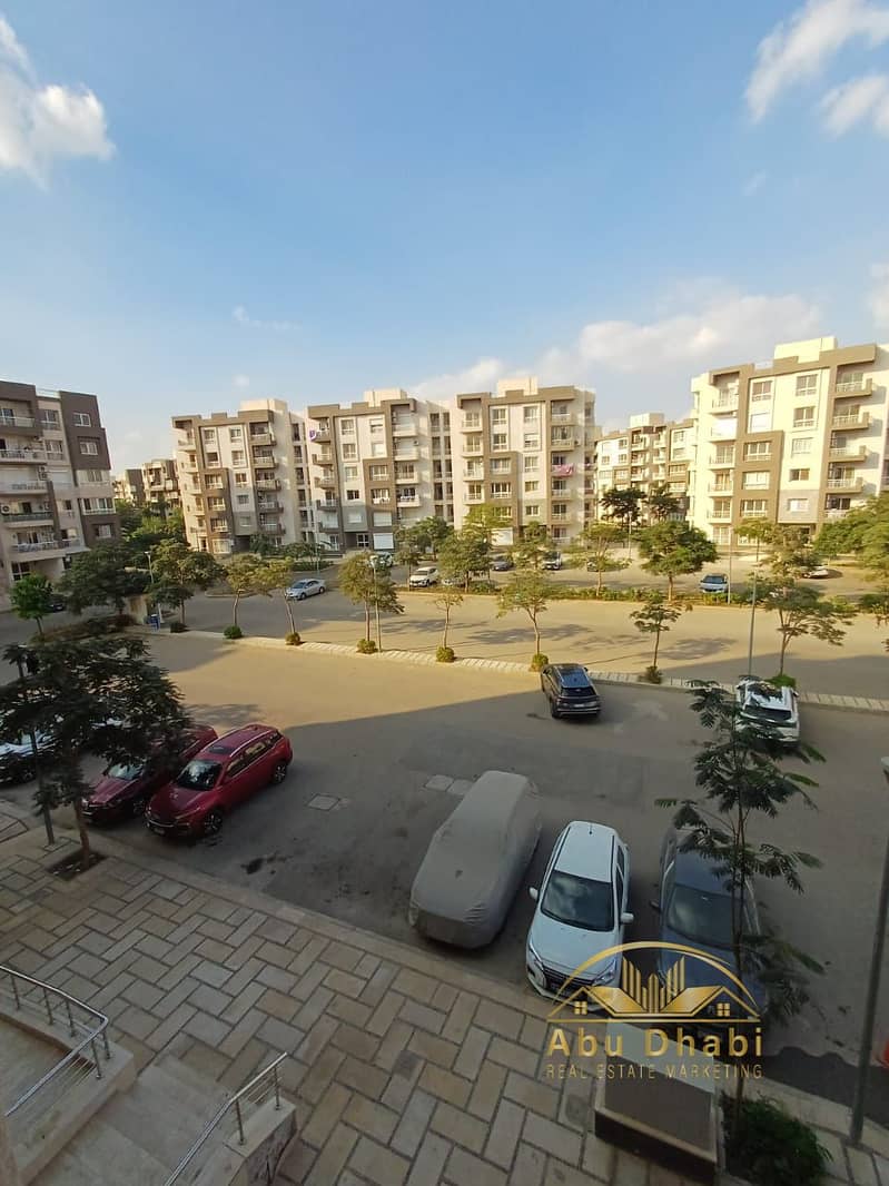 27 3c603f96-b821-41b8-a6a9-8232eb1f7393. jpg