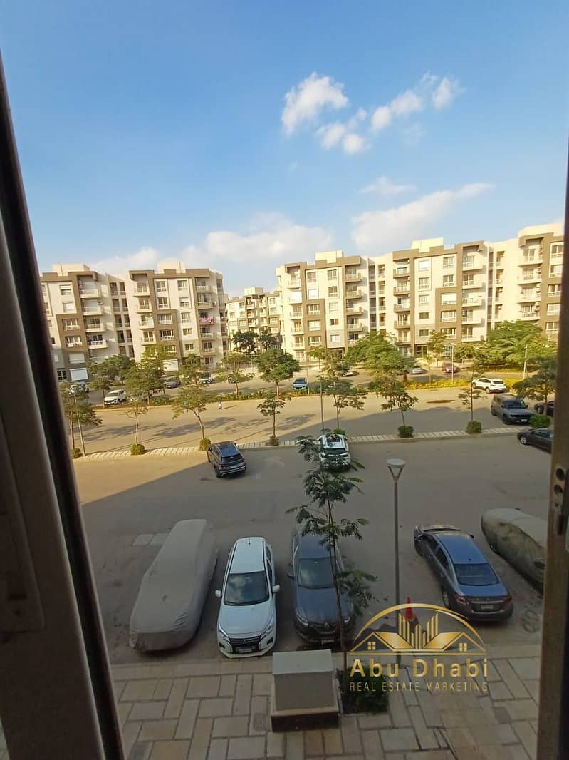 28 04eab7e4-2f7f-4c22-a886-dd4d1cb44070. jpg