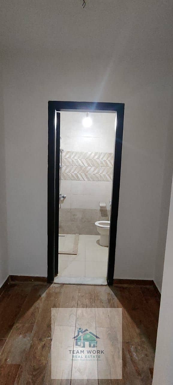 12 bace2c66-4a0d-4424-a8ea-04934c41bcc0. jpg