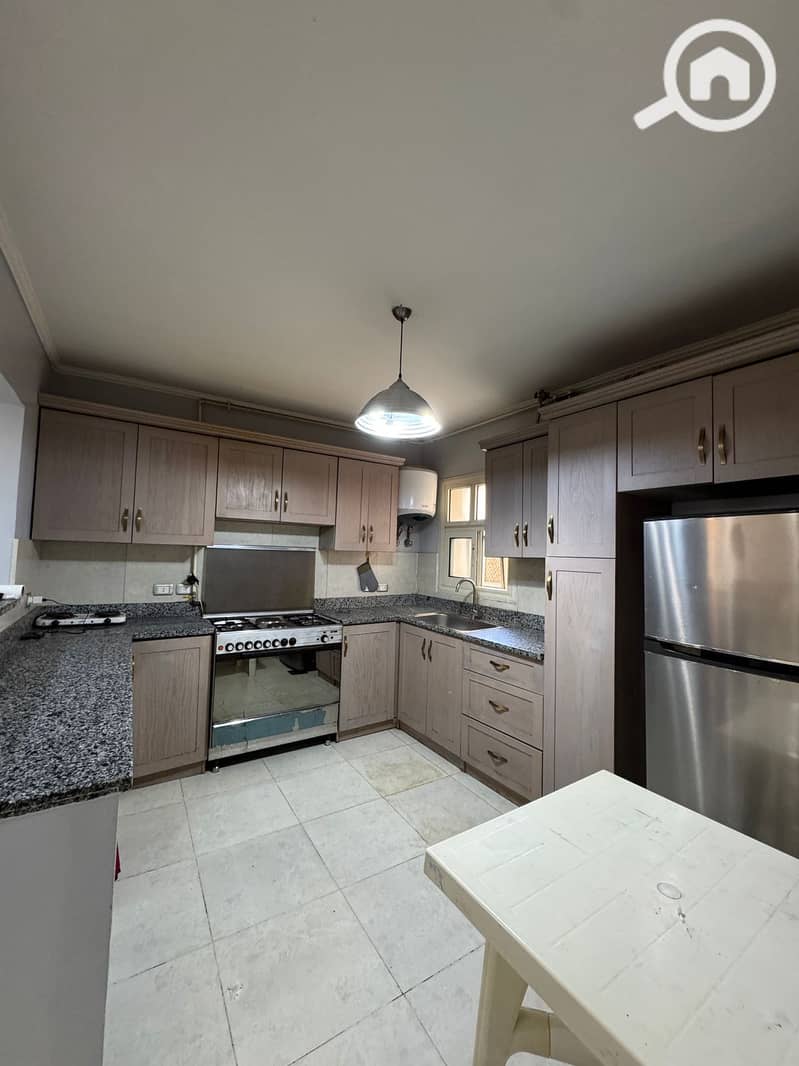 4 64b0c326-0643-44e7-815a-dd767943825e. jpg