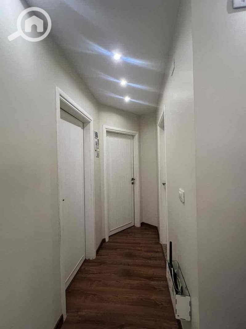 10 e77b2f99-47da-49ed-9bfe-25f1a995bde0. jpg