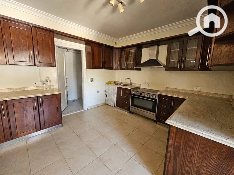 6 5b0d9ec5-7576-431d-bd6d-7d1a5f439a89. jpeg