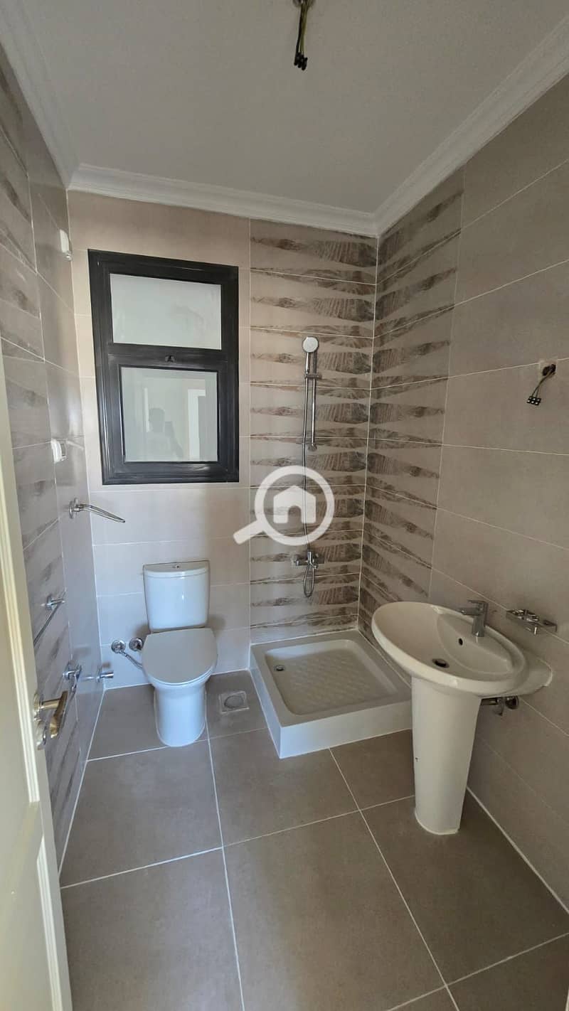 10 9d44fb69-44e9-490b-a427-1267cbb3152b. jpg