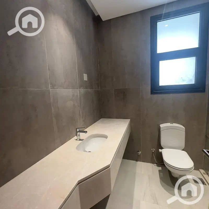 8 32594359-800x600. JPG