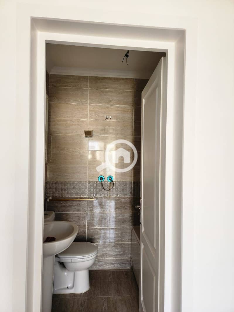 7 4b8da862-ac20-4894-9cc9-1bc16a669a80. jpeg