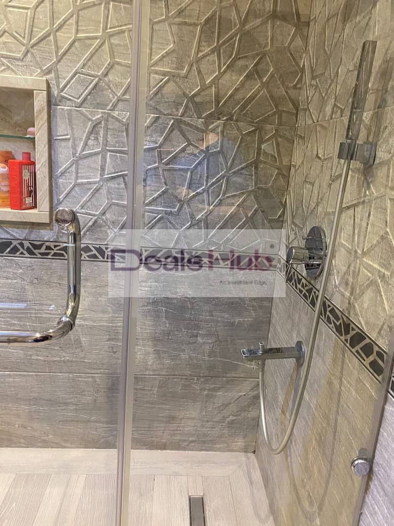 10 3c4a7e57-c50b-43d5-bded-556405c29b5b. jpg