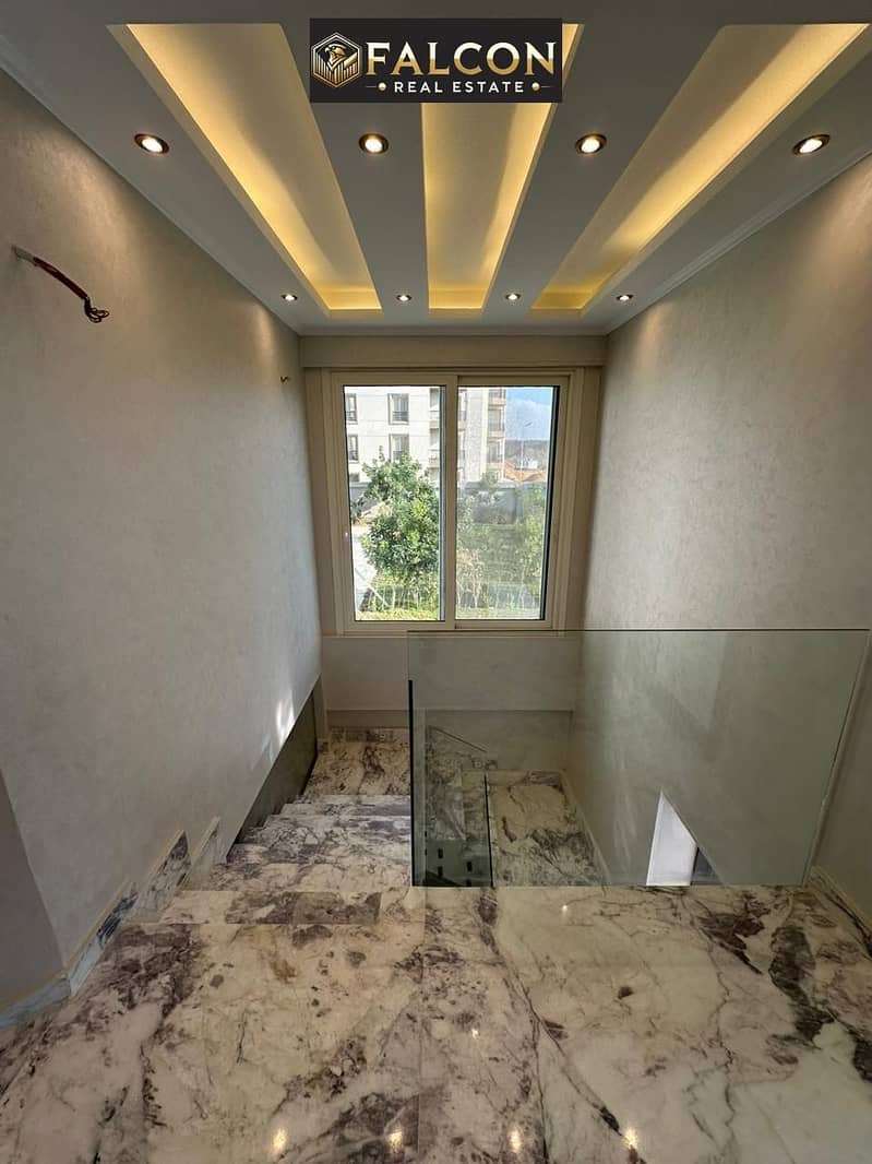 9 b041ffe0-1c9d-40e2-a17f-92027a2a1923. jpg