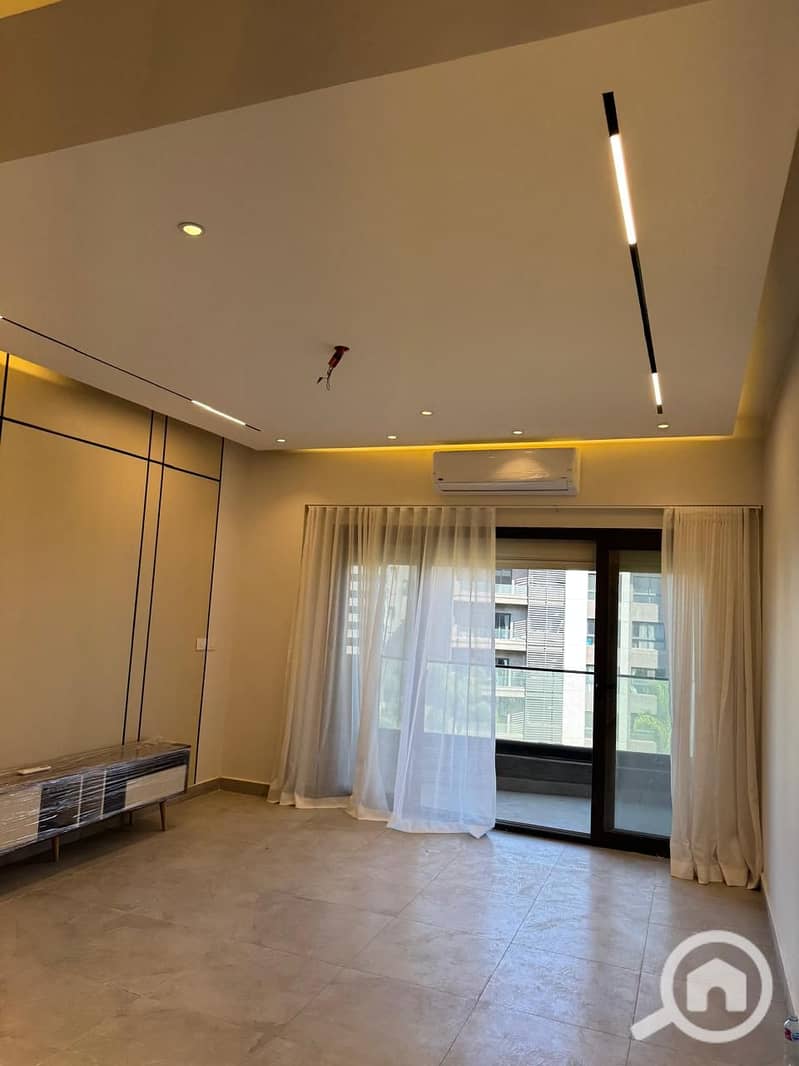 2 6f963e77-91e9-438c-aa7c-47690dc0bffe. jpg