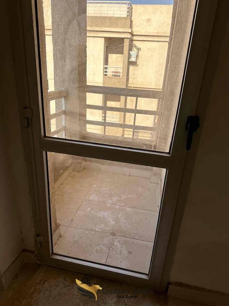 6 096b2811-255c-4a54-aa44-38effcc9b474. jpg