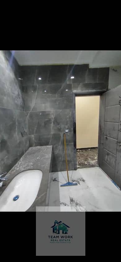 10 b136b350-684c-44d6-b272-95805957f89c. jpg