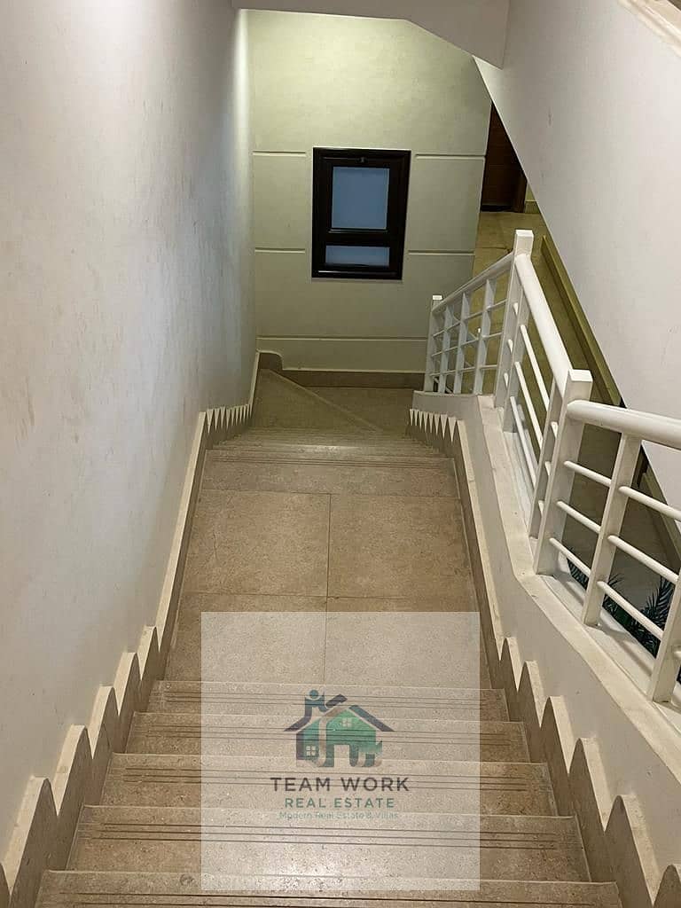 14 0042d2c4-e139-4b81-97d3-b495f1e8a523. jpg