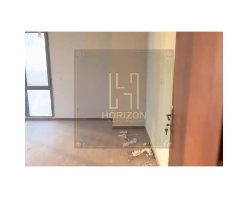 5 8073390-9d14eo. jpg