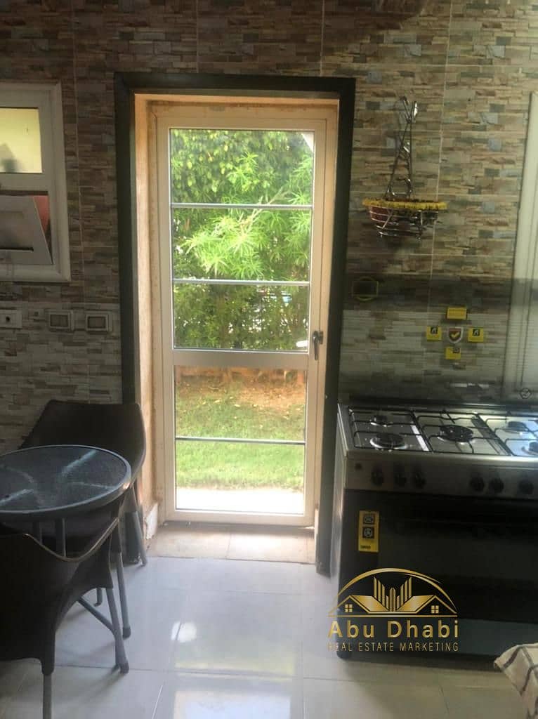 3 5f2b9c14-aa89-43d6-a3e2-fb6511f0687b. jpg