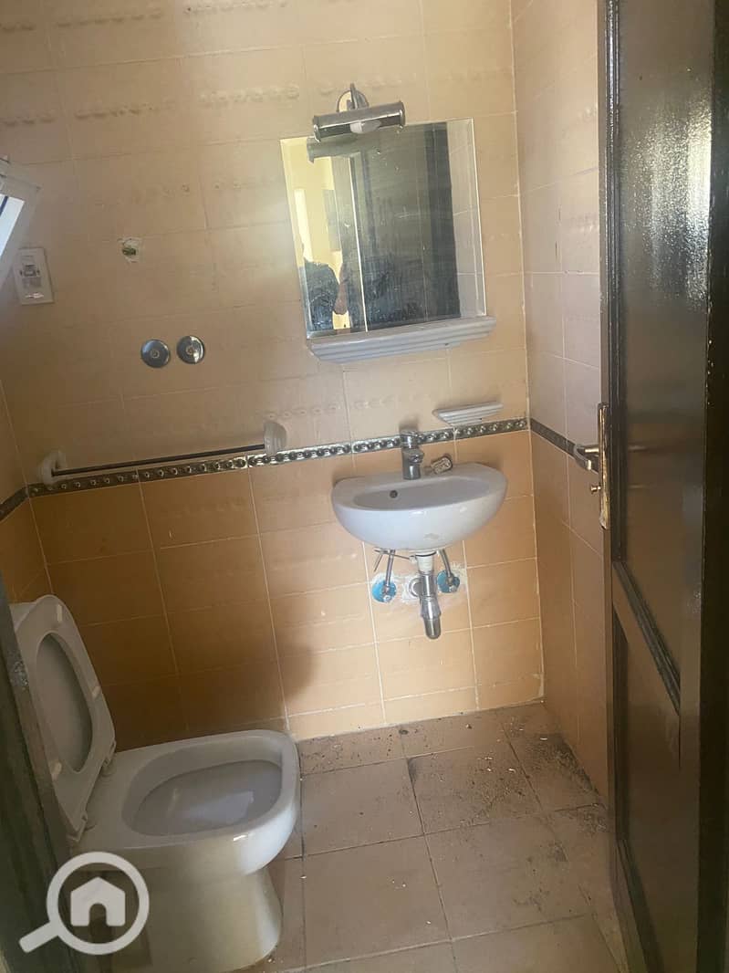 12 6c572b0e-5fcc-4de4-b01a-cea7bc31e867. jpg