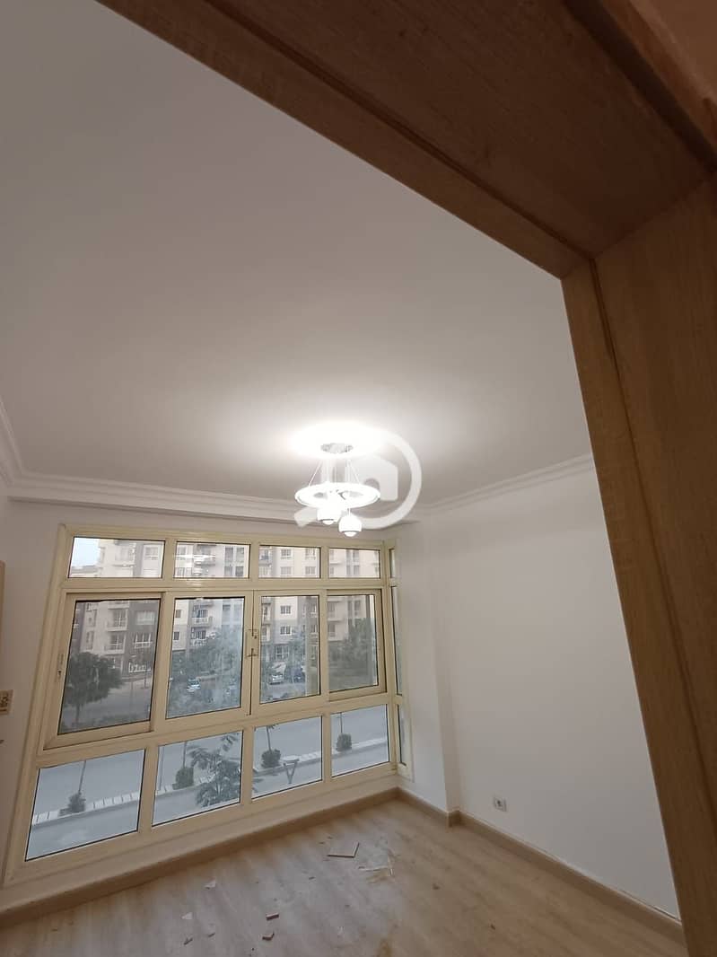 12 d6aaf579-4f20-405b-b7d5-98af5a557fa9. jpg