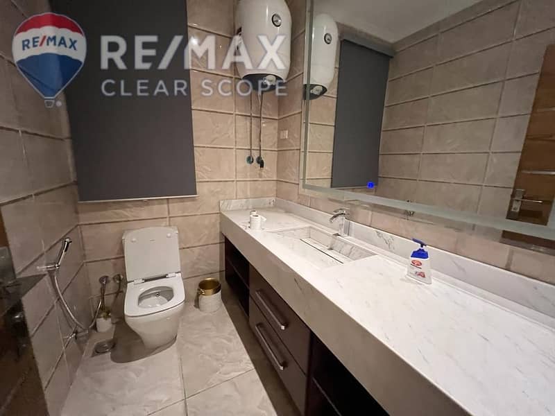 9 034ba237-31c7-496b-8b7a-2ec311465b43. jpg