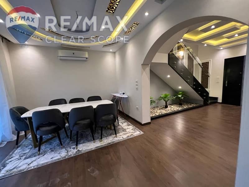 14 098cfcfc-7a3a-49fa-82e9-7a3484da84c9. jpg