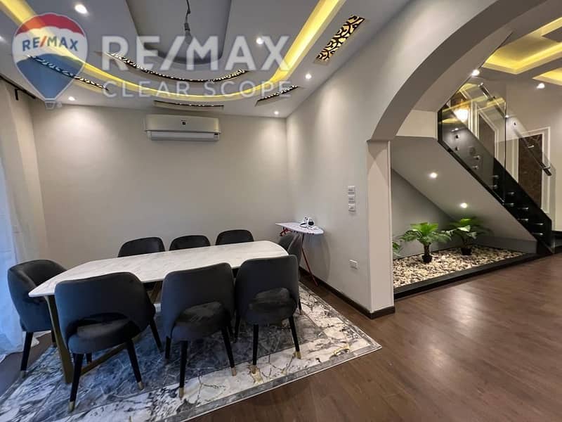 24 ebf92029-a7b3-48b4-a40d-8764ef0ba95d. jpg