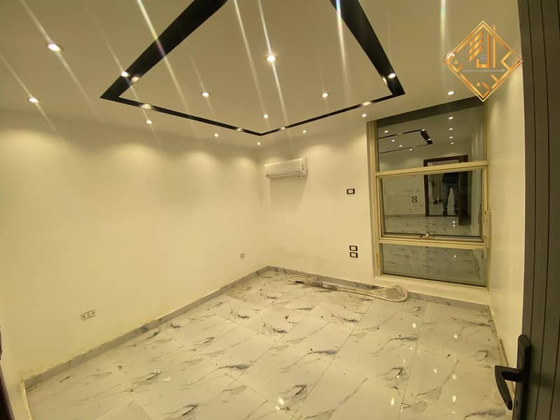 4 WhatsApp Image 2025-11-19 at 17.30. 12 (2). jpeg