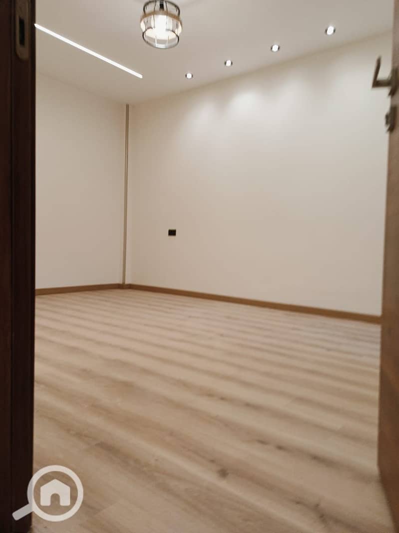 9 04efaefe-022b-4529-a9f2-6fda14183b36. jpg