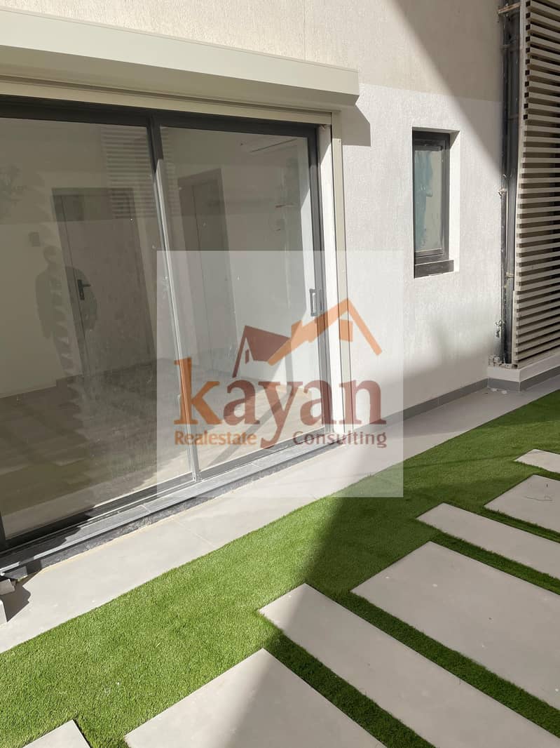 7 543c302d-497f-4efe-a4d0-a57465011b7a. jpg