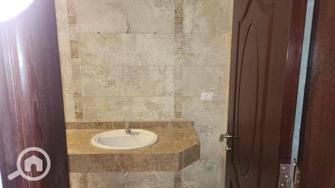 18 f739bc3d-1484-468f-8afc-697e2e5856fe. jpg