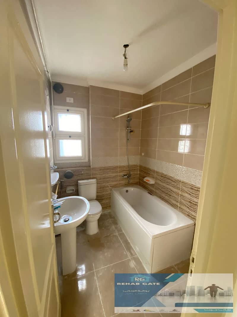 8 d472eed2-1a52-4734-aa46-0a52fd816298. jpg