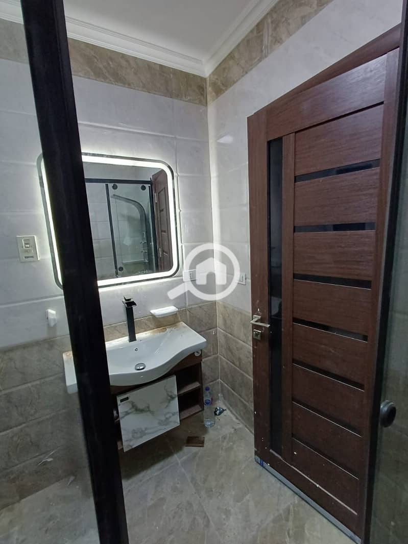 24 3c18bda2-4309-478f-b3ec-250a6e5fcf47. jpg