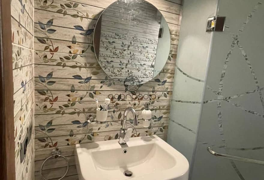 12 f4b8dbc3-abb2-4d97-a51c-f7df90b6afa1. jpg