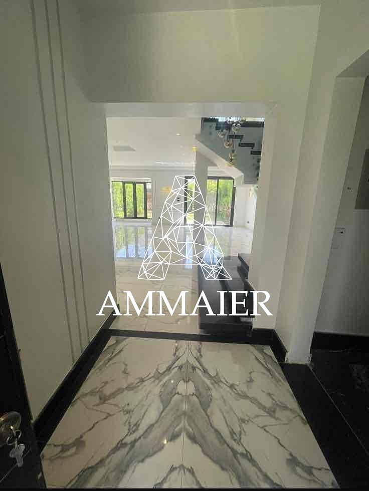 10 5352f8fb-a511-433d-8649-99551fd6b075. jpg